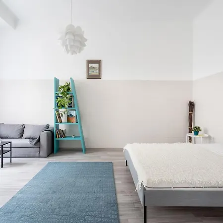 Apartament The White House *